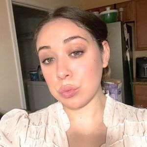 Meet your Posher, Alicia